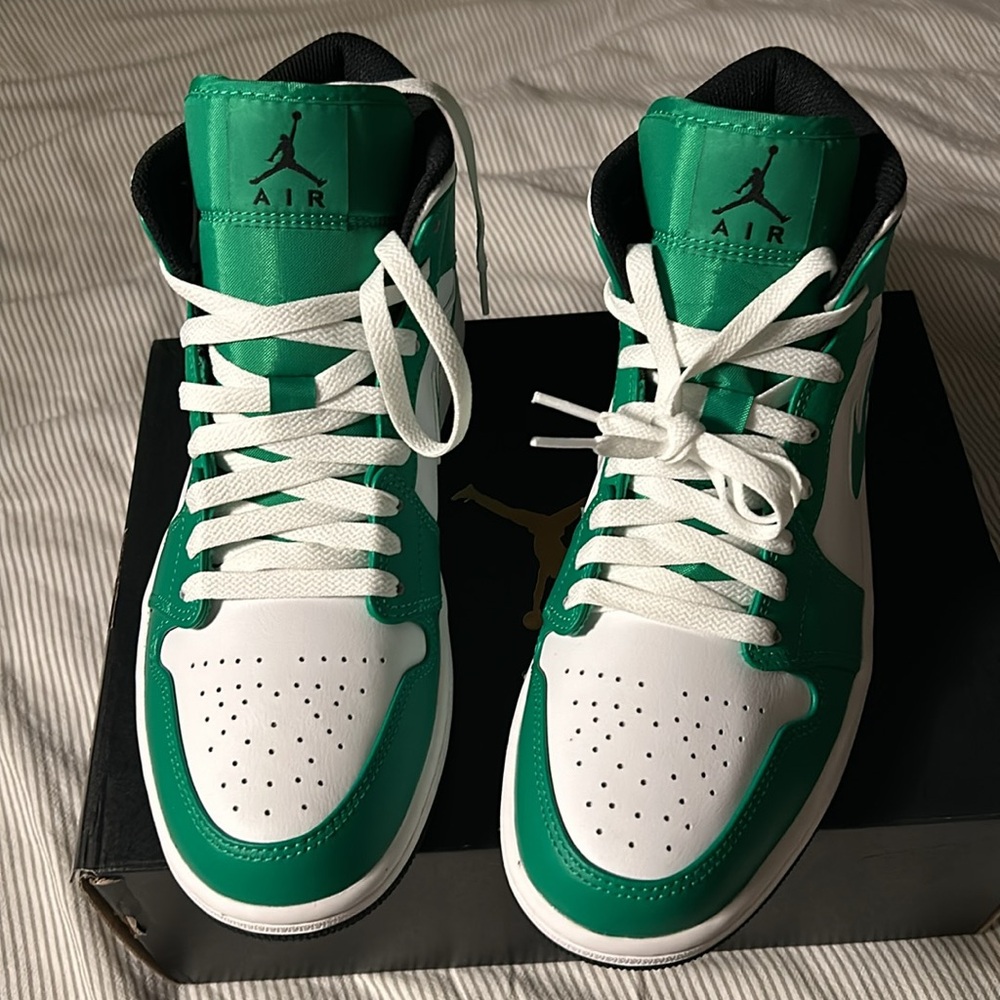 [DQ8426-301] Mens Air Jordan 1 MID 'LUCKY GREEN'
NWOT!
